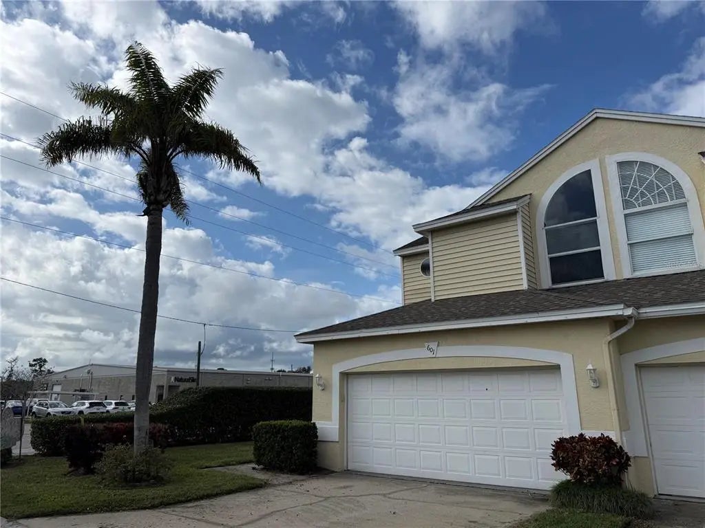 1050 Starkey Road 601, LARGO