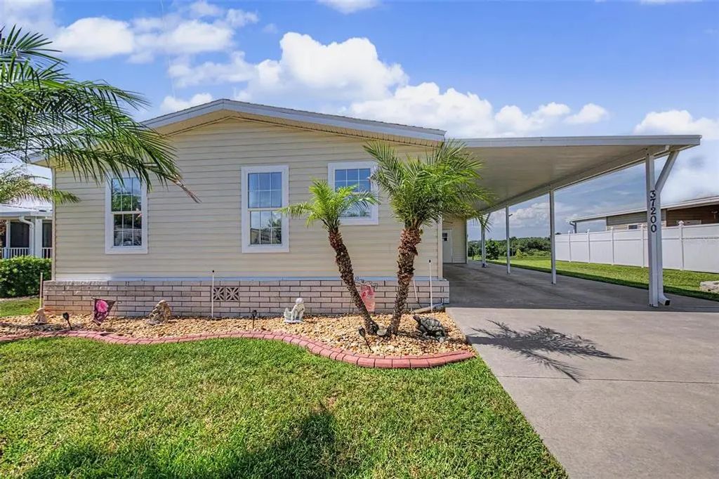 37200 Neukom Avenue, ZEPHYRHILLS
