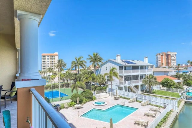17715 Gulf Boulevard 303, REDINGTON SHORES