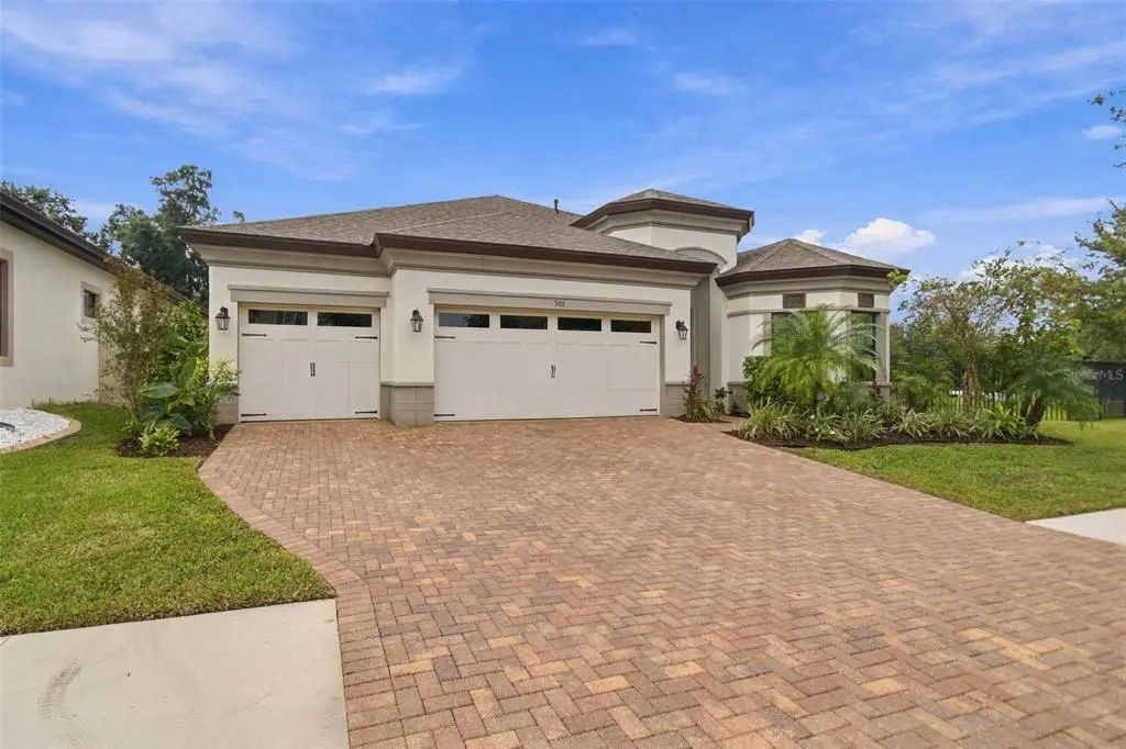 901 Grand Cresta Avenue, BRANDON