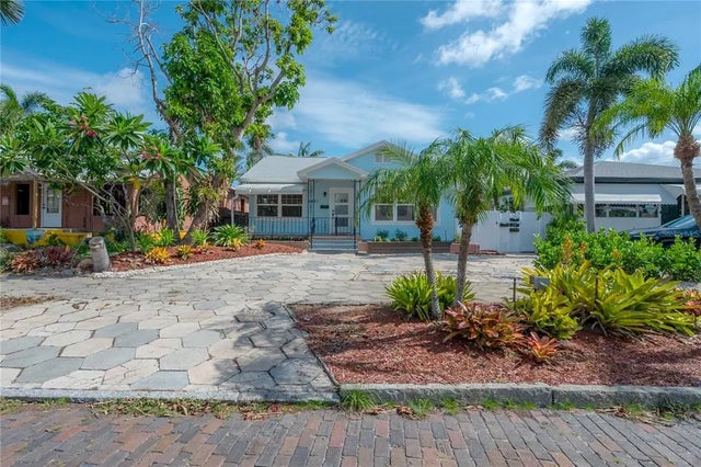 2421 Burlington Avenue N, ST PETERSBURG