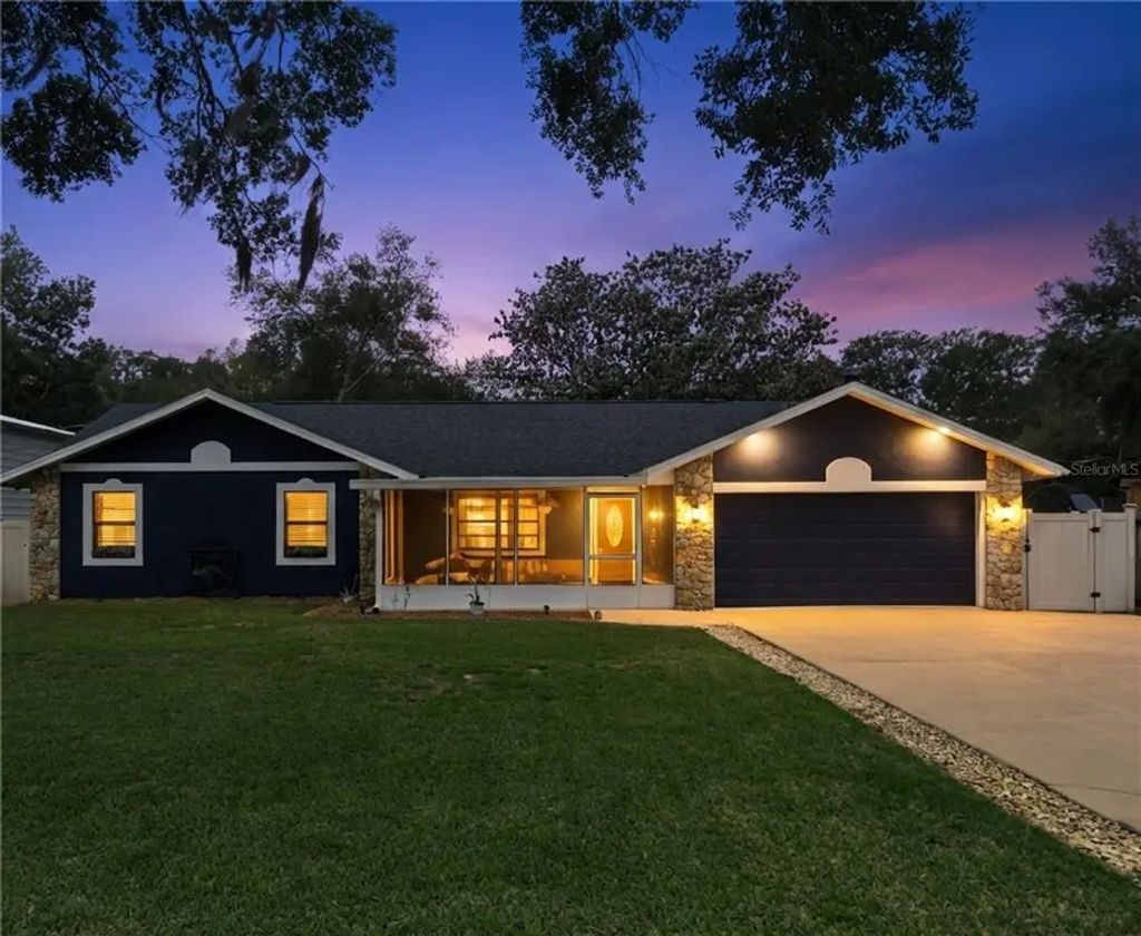 27627 Lois Drive, TAVARES