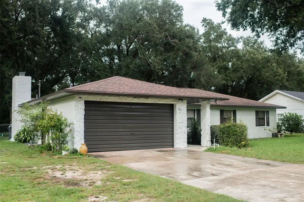 124 N Pointe Drive, AUBURNDALE