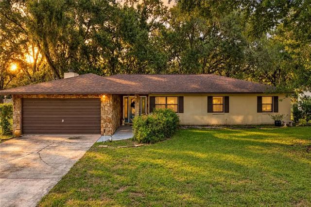 124 N Pointe Drive, AUBURNDALE