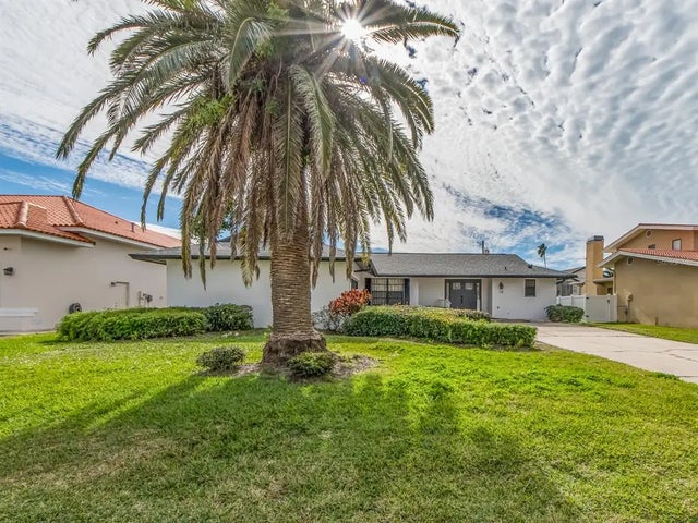 110 17th Street, BELLEAIR BEACH