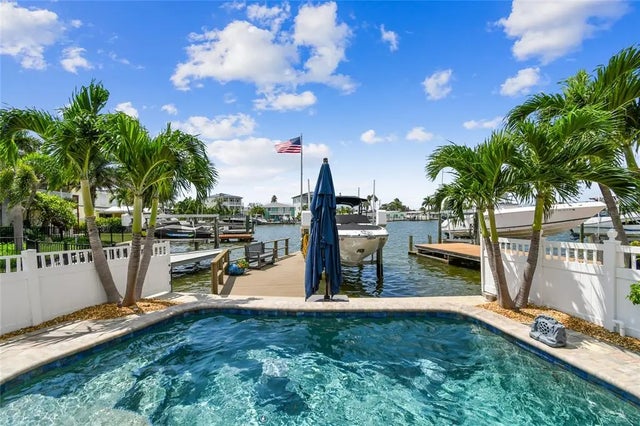 16106 6th Street E, REDINGTON BEACH