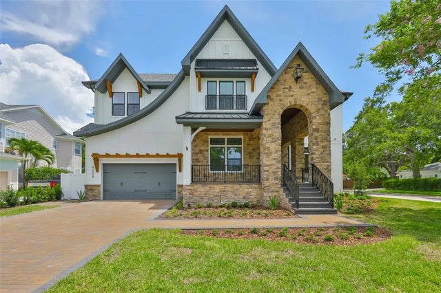 4224 W Corona Street, TAMPA