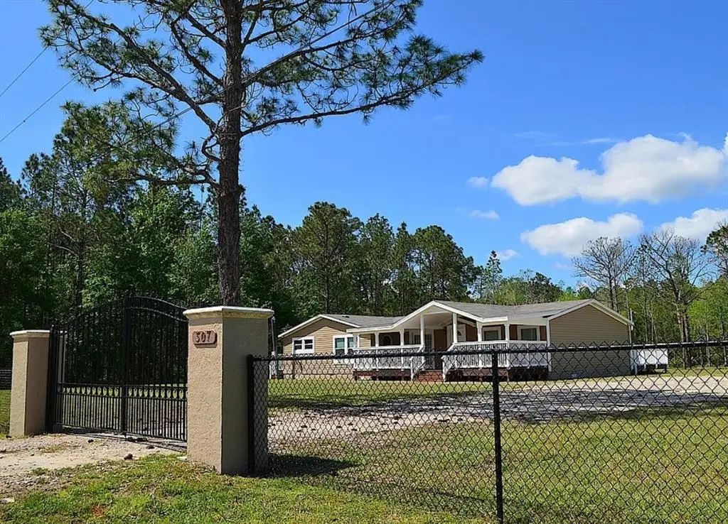 307 Country World Drive W, DAVENPORT
