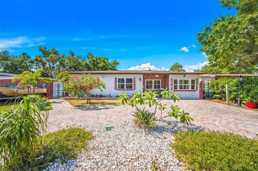 1572 77th Avenue N, ST PETERSBURG
