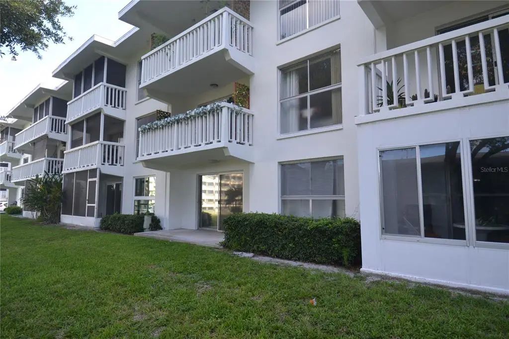 2944 W Bay Drive 105, BELLEAIR BLUFFS