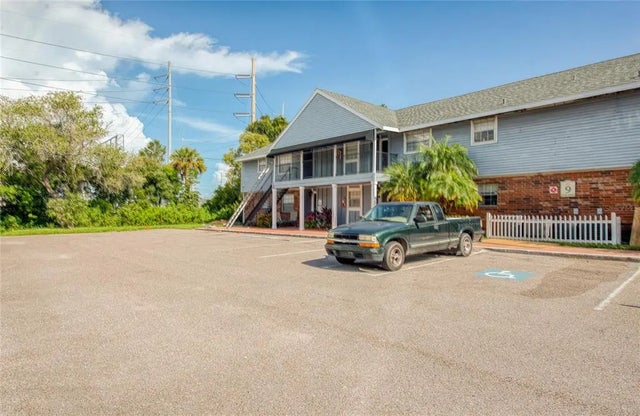 200 Country Club Drive 903, LARGO