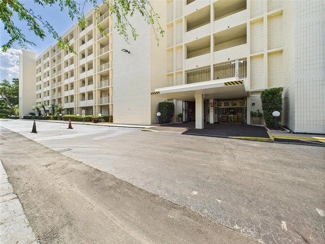700 Mirror Terrace Nw 702, WINTER HAVEN