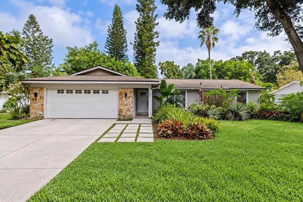 1671 Castlewood Lane, PALM HARBOR