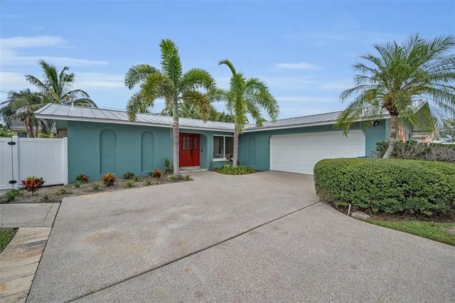 113 12th Street, BELLEAIR BEACH