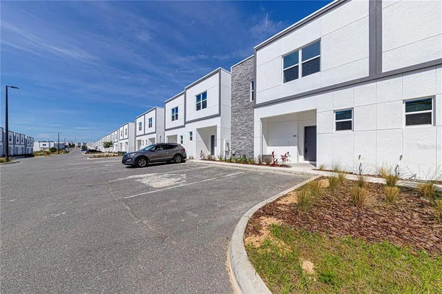 400 Famagusta Drive, DAVENPORT
