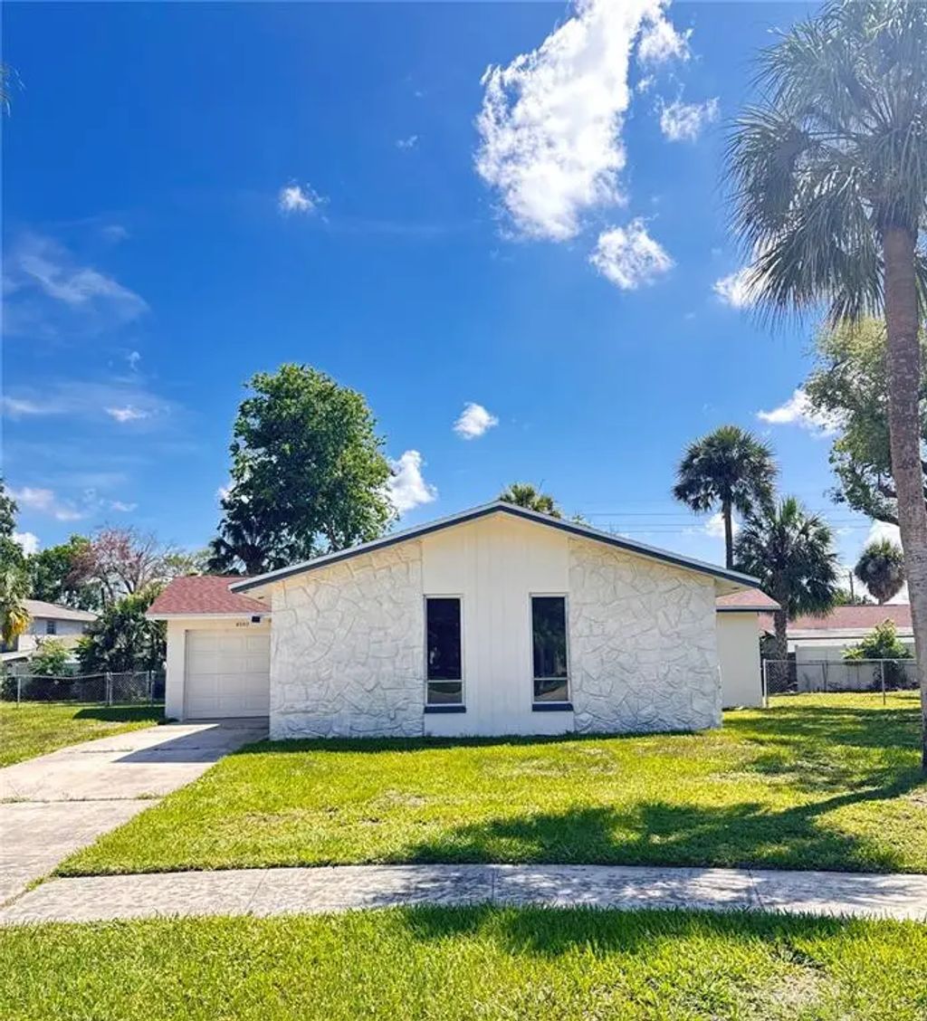 8302 N Flintrock Court, TAMPA