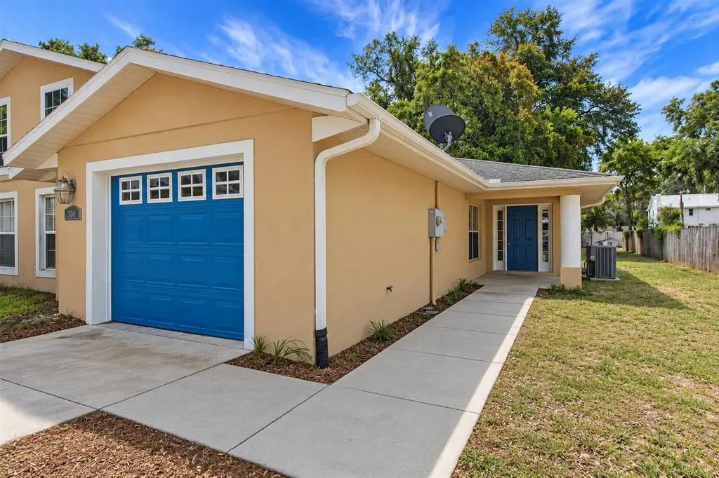 305 W Fountain St, FRUITLAND PARK