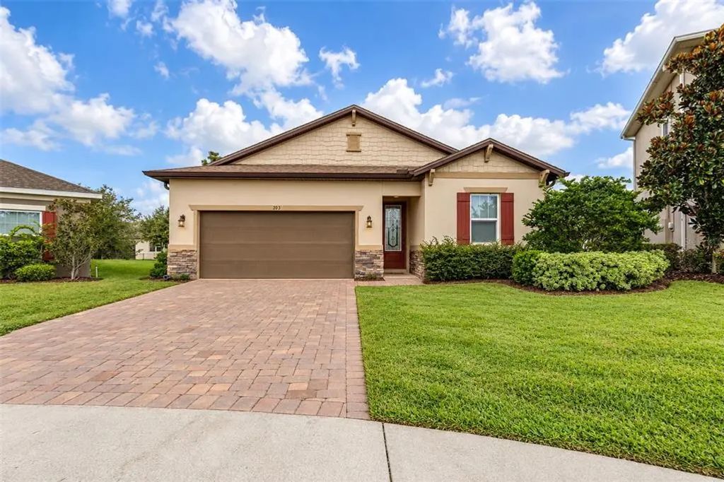 203 Sangmon Court, GROVELAND