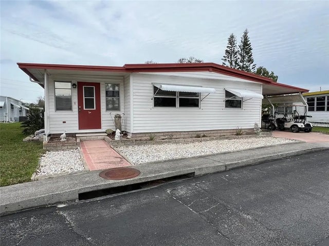 6 Thatch Palm Street E, LARGO