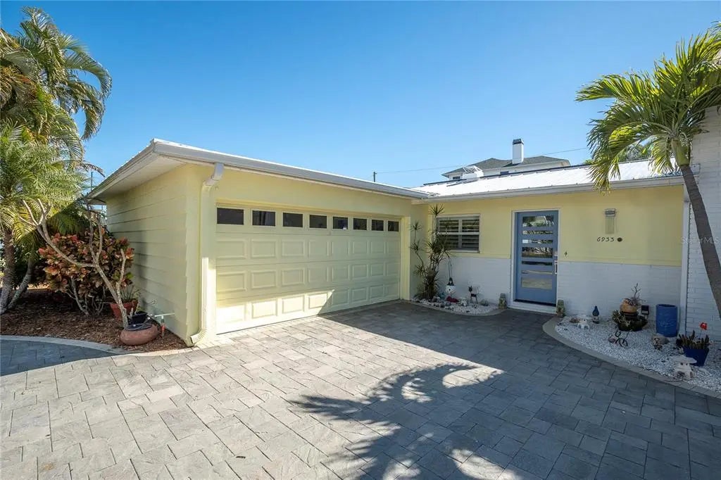 6933 S Shore Drive S, ST PETERSBURG