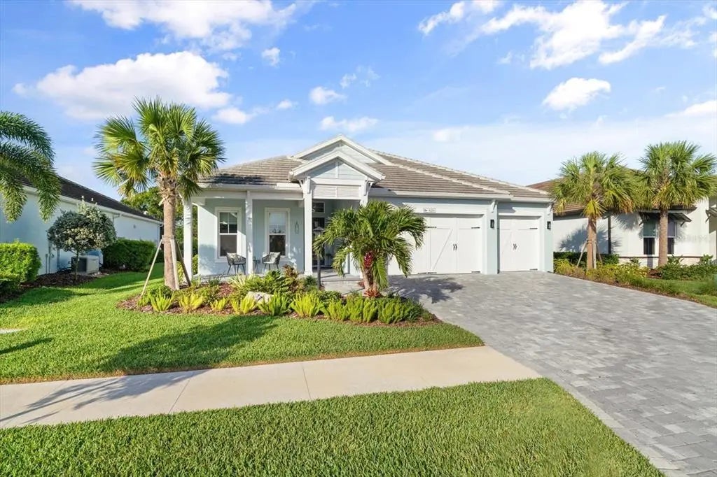 8281 Grande Shores Drive, SARASOTA