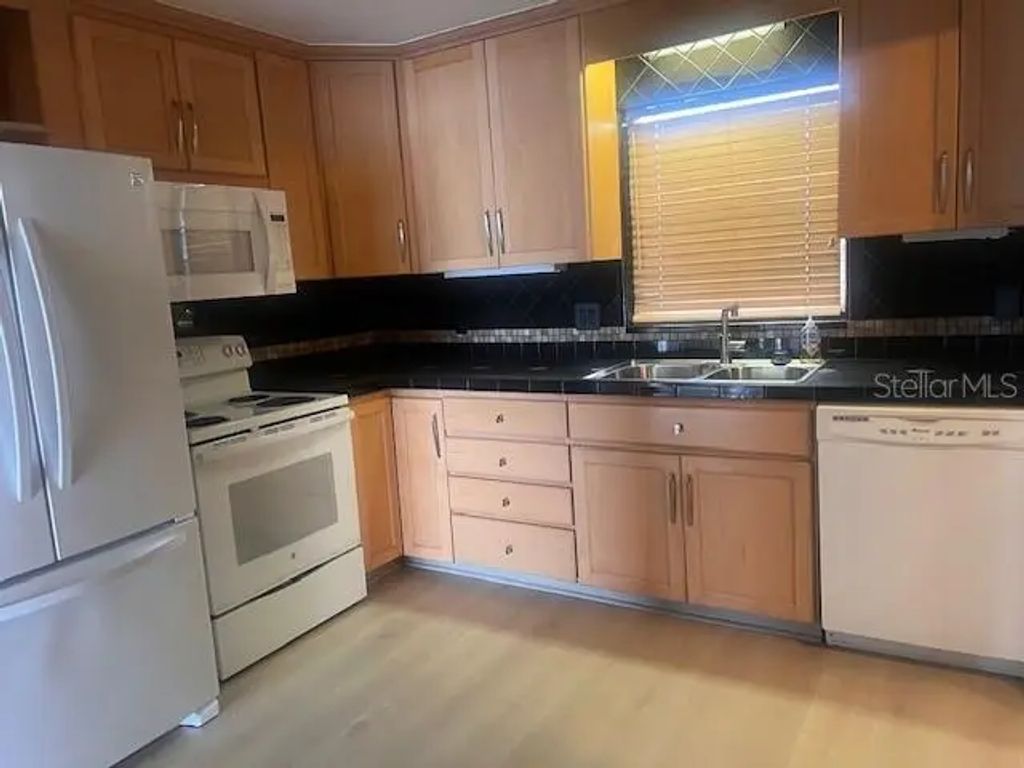 3717 46th Avenue S 11, ST PETERSBURG