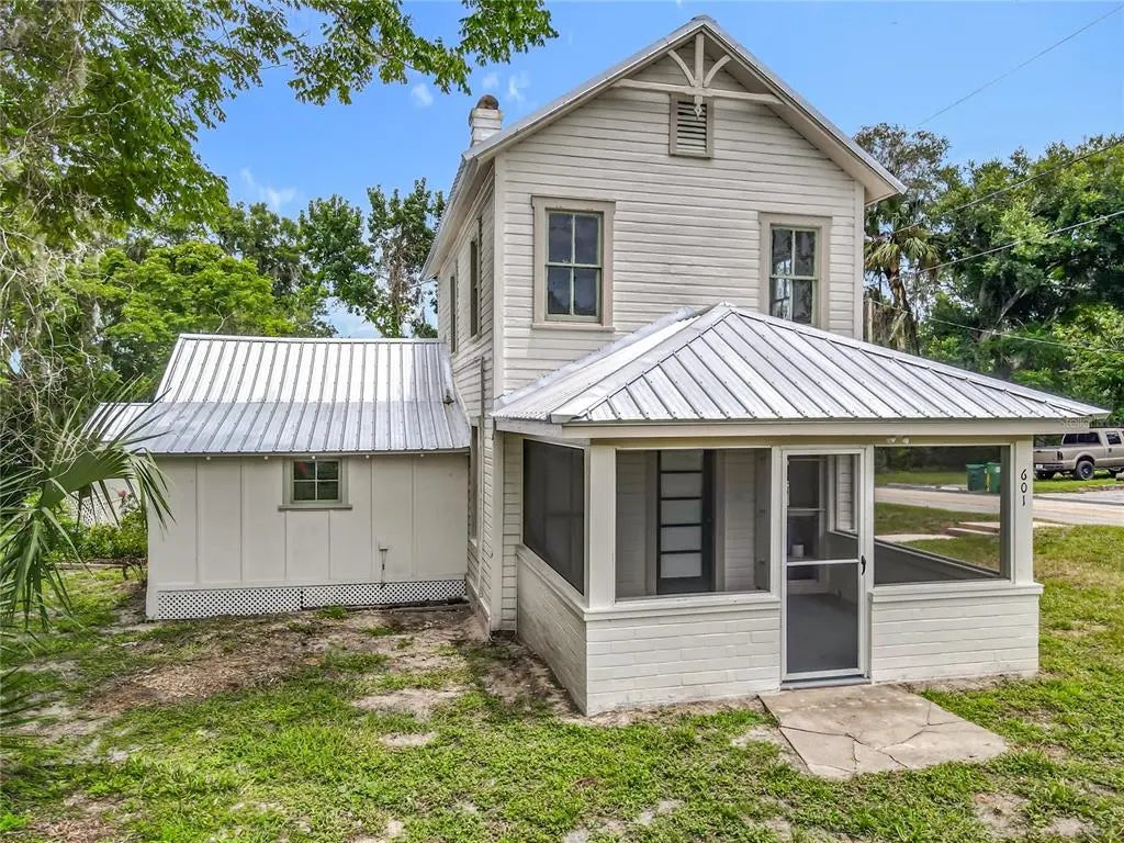 601 N Adelle Avenue, DELAND