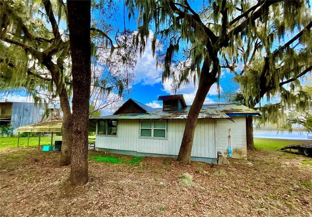 106 E Sunnyside Beach Road, HAWTHORNE