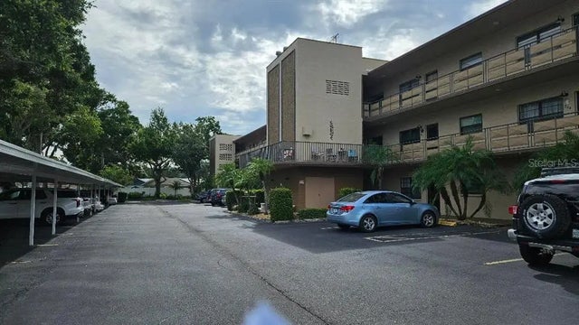 5975 Terrace Park Drive N 105, ST PETERSBURG