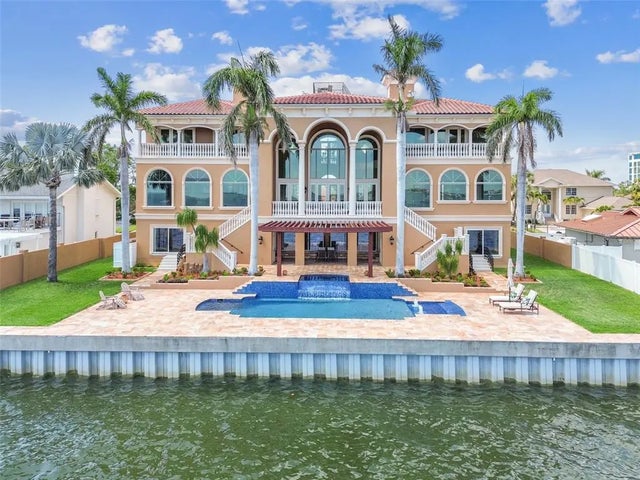 5810 Mariner Street, TAMPA