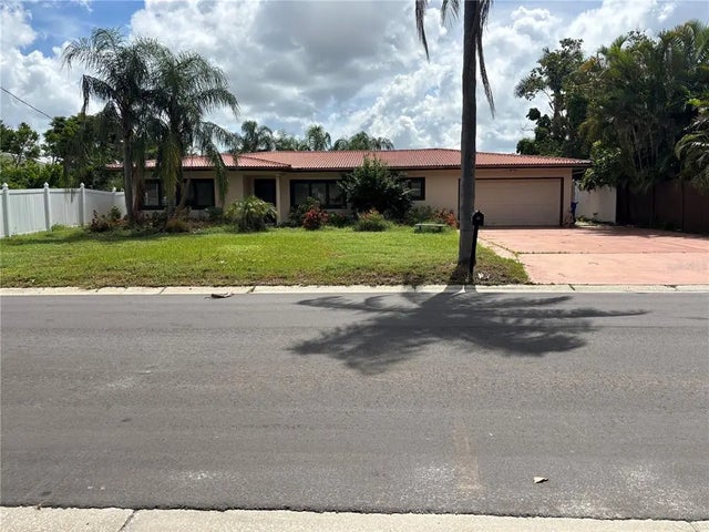 3945 E Eden Roc Circle, TAMPA