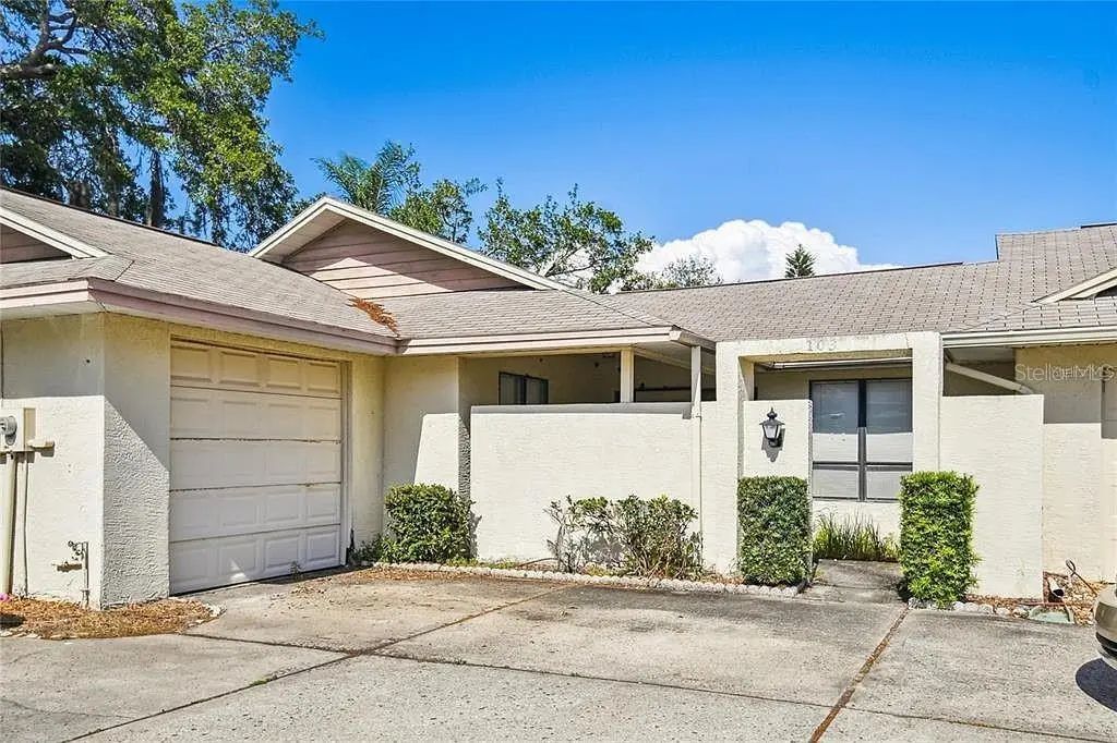 103 Lakeside Colony Drive, TARPON SPRINGS
