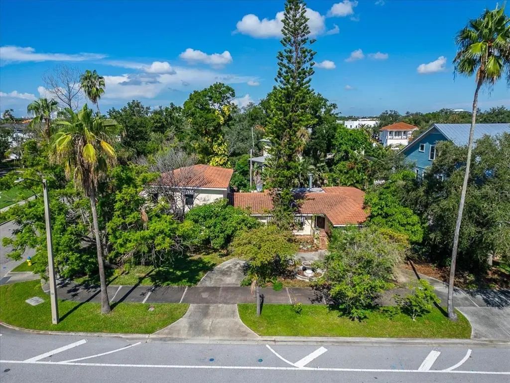 114 W Davis Boulevard, TAMPA