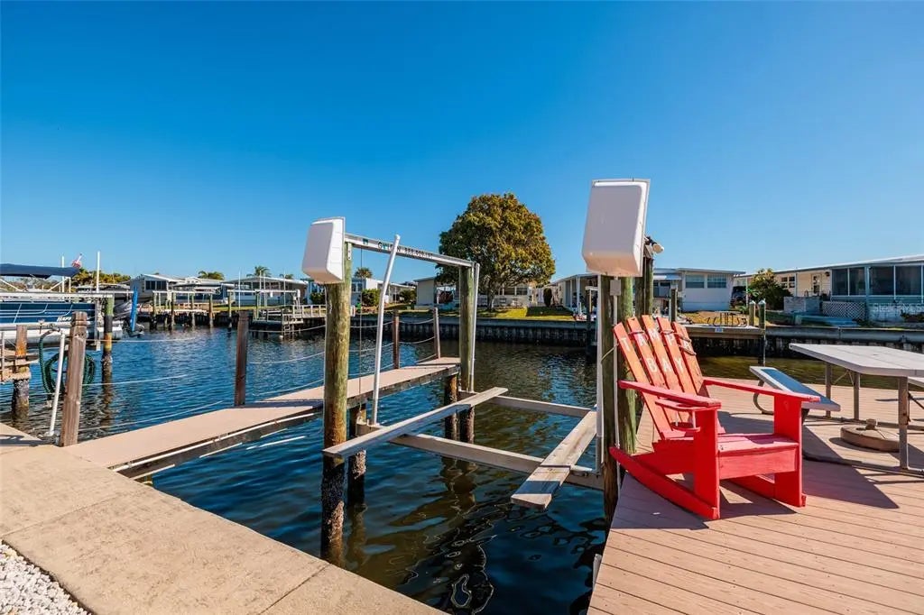 134 Americana Court Ne 216, ST PETERSBURG