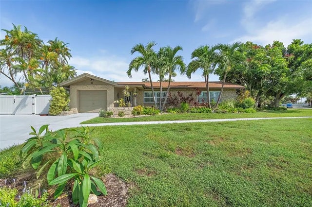 101 Madonna Boulevard, TIERRA VERDE