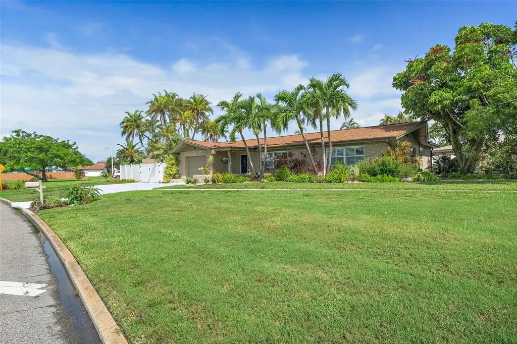 101 Madonna Boulevard, TIERRA VERDE