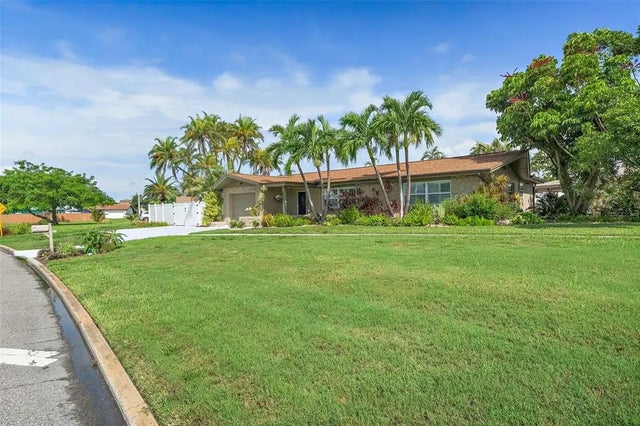 101 Madonna Boulevard, TIERRA VERDE