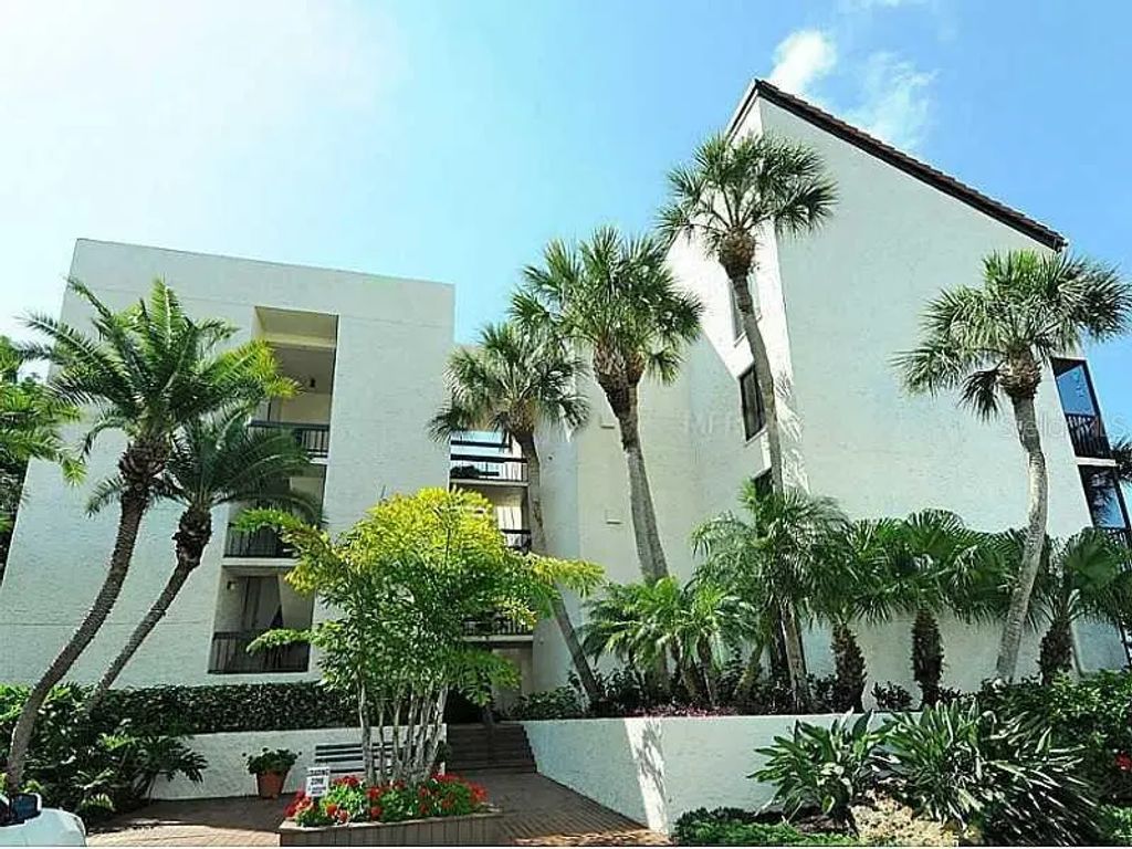 1975 Gulf Of Mexico Drive G4-203, LONGBOAT KEY