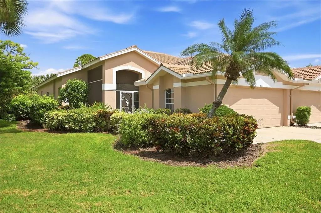 9413 Forest Hills Circle, SARASOTA