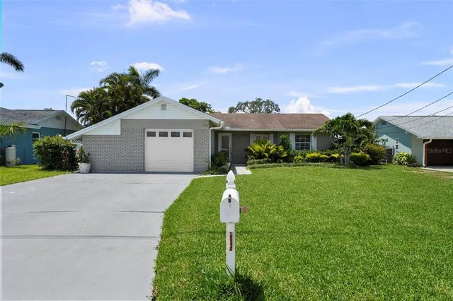 8718 Tahiti Lane, TAMPA
