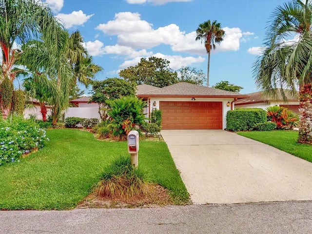 9 Abbey Court, HAINES CITY