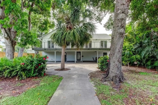 815 8th Street N, ST PETERSBURG