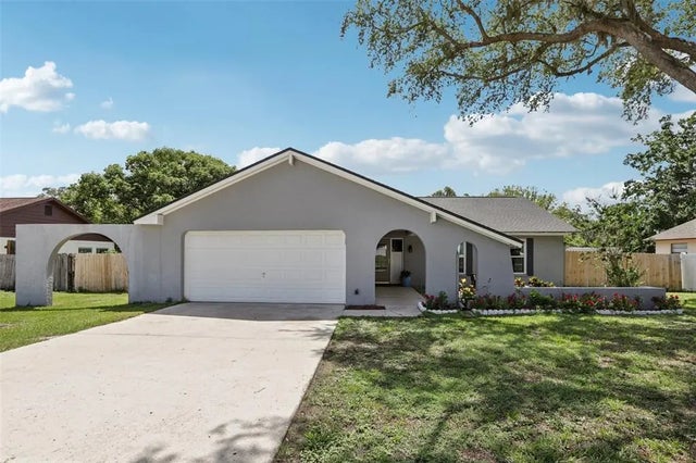 1009 Black Knight Drive, VALRICO