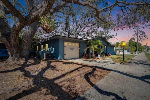 725 Philippe Parkway, SAFETY HARBOR