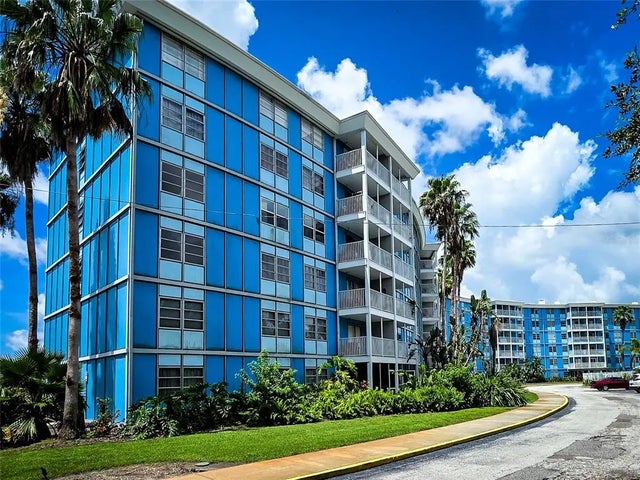 3315 58th Avenue S 409, ST PETERSBURG