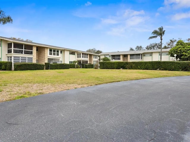 8303 Bardmoor Boulevard 105, SEMINOLE