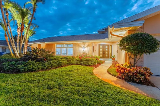 995 Eden Isle Drive Ne, ST PETERSBURG