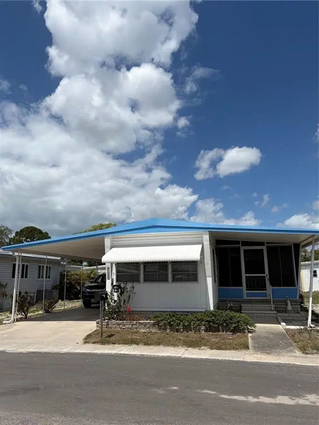 10249 N Lake Drive 84, LARGO