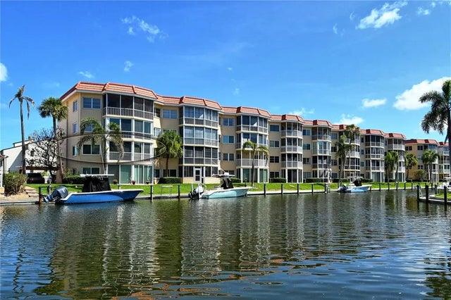 1250 N Portofino Drive 208, SARASOTA