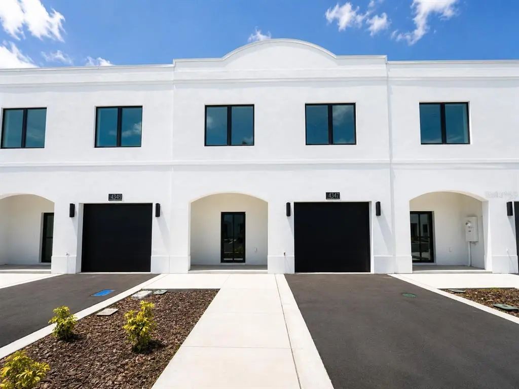 4347 Cambio Gardens Court, TAMPA